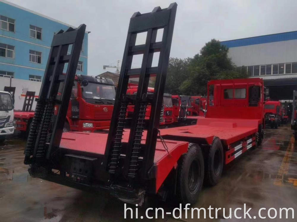 Dongfeng Flatbed Transport Vehicle